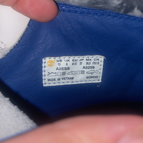 grey/ white timberlands - Picture 3 of 5